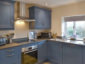 Fully appointed fitted kitchen | Olivia - Ranby Cottage Farm, Ranby, near Retford