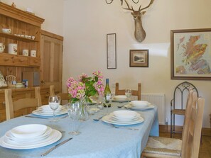 Attractive dining area | Hill View House - Hillview Holidays, Aberfeldy