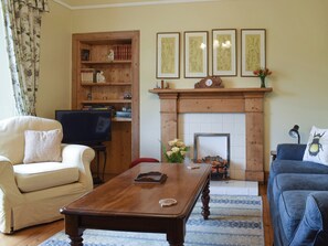 Welcoming living room | Hill View House - Hillview Holidays, Aberfeldy