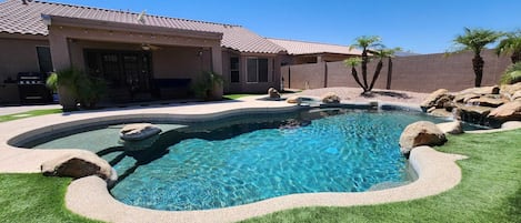 Private backyard with pool/spa combo. Heating optional with fee. BBQ and gas fire pit.