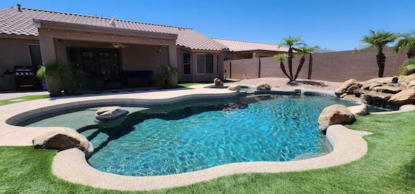 Private backyard with pool/spa combo. Heating optional with fee. BBQ and gas fire pit.