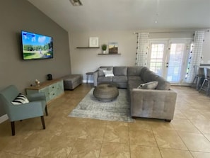 Living room w/ 50 HDTV