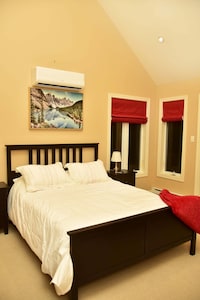 Valley Manor - Perfect home for a West Coast get away