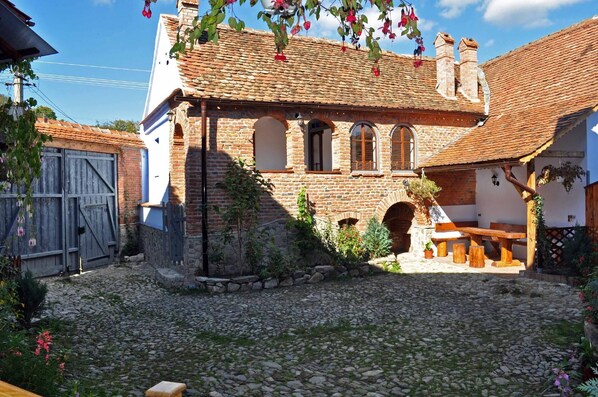 Casa Nicu • self catering Carpathian farmhouse in a quaint shepherd's village near Sibiu, Transylvania, Romania