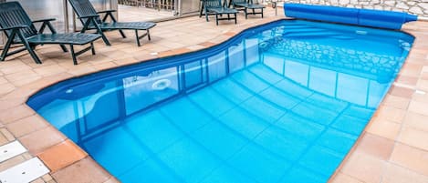 Azul, Piscina, Propiedad, Agua, Mueble Para Exteriores, Bienes Raíces, Azur, Turquesa, Loseta