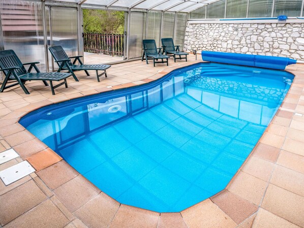 Bleu, Piscine, Propriété, Aqua, Mobilier De Jardin, Immobilier, Bleu Azur, Turquoise, Tuile
