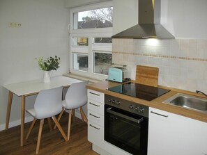 Holz, Zimmer, Fussboden, Eigentum, Interior Design, Flooring, Major Appliance, Küche, Küchengerät, Herd