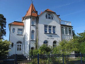 Ciel, Bâtiment, Plante, Fenêtre, Arbre, Clôture, La Tour, Façade, Point De Repère, Toit