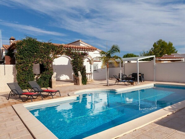 Piscine, Propriété, Immobilier, Recours, Mobilier De Jardin, Bleu Azur, Tuile, Ombre, Balancelle