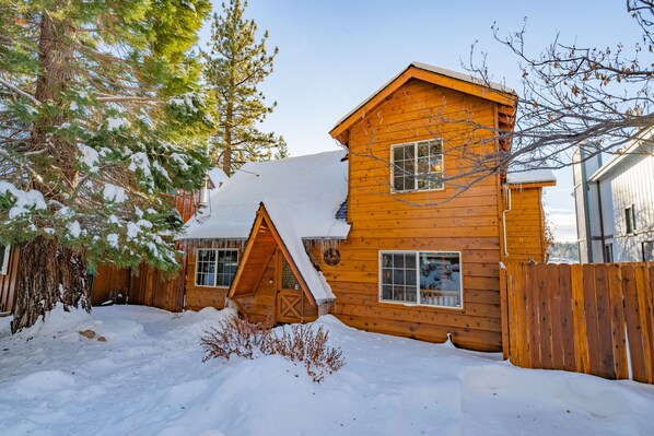 Snow covered Big Bear Cool Cabins Mallard Landing Lakefront, front