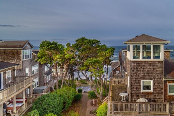 This is a wonderful location near the beach, and a clean, cute, well-equipped house.  -Anne