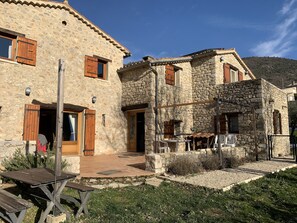 Façade Sud, et terrasse en hiver