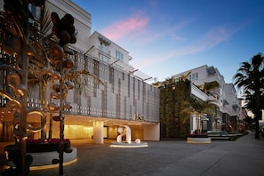 AKA Beverly Hills - Exterior