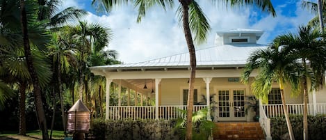 Jamaican Palm Exterior