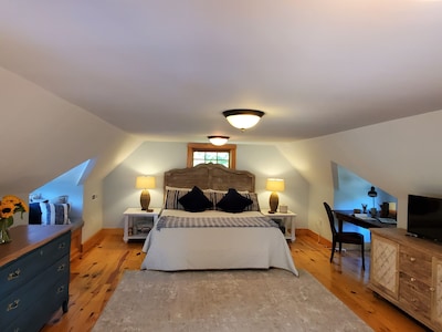 Beautiful Brand New  Private Duplex Unit in  Lower Hudson Valley  "Stone Haven"