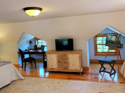 Beautiful Brand New  Private Duplex Unit in  Lower Hudson Valley  "Stone Haven"