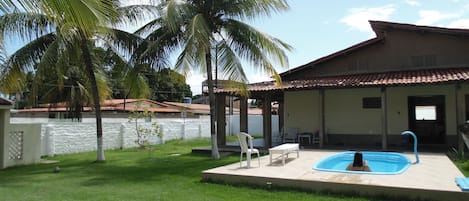 Piscina, Varanda e jardim