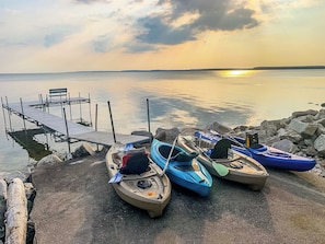 Take the kayaks on the lake! Free to use for our guests!