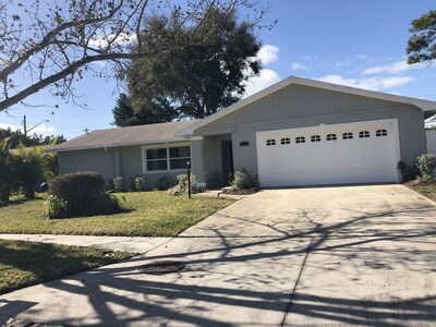 UPDATED VACATION POOL & HOT TUB HOME CLEARWATER / DUNEDIN 