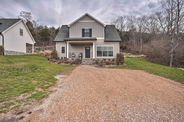 Chattanooga Vacation Rental | 2 Story Home | 4BR | 2.5BA | 1,565 Sq Ft