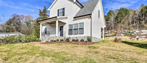 Chattanooga Vacation Rental | 2-Story Home | 4BR | 2.5BA | 1,565 Sq Ft