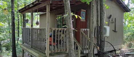 EXTERIOR:  The front of the cabin in the summer.  Note the authentic "Hillbilly-chic" fun design.  ;-)