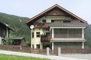 Außenseite Ferienhaus [Sommer]