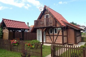 Stugans exteriör [sommar]
