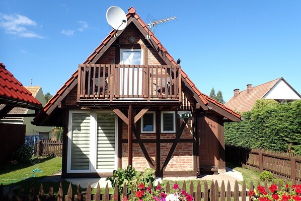 Stugans exteriör [sommar]