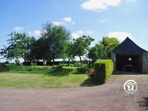 Location de vacances avec Gîtes de France Mayenne - H53G010657 gîte La Rouaudière à Congrier jusqu'à 14 personnes. Maison de campagne avec jardin entre Bretagne et Anjou avec salle de jeux, babyfoot, batterie, piano.