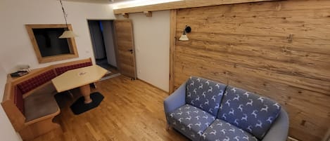 Ferienwohnung 2 Personen, 40 qm, Jenner, sep. Schlafzimmer, Balkon