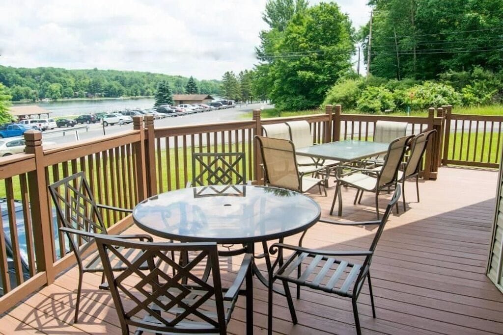 Treasure Lake 5 BR Beach House with Hot Tub; Direct access to Beach & Playground