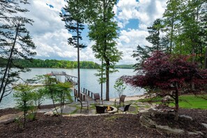 Nottely Island Retreat - Lakeside Firepit