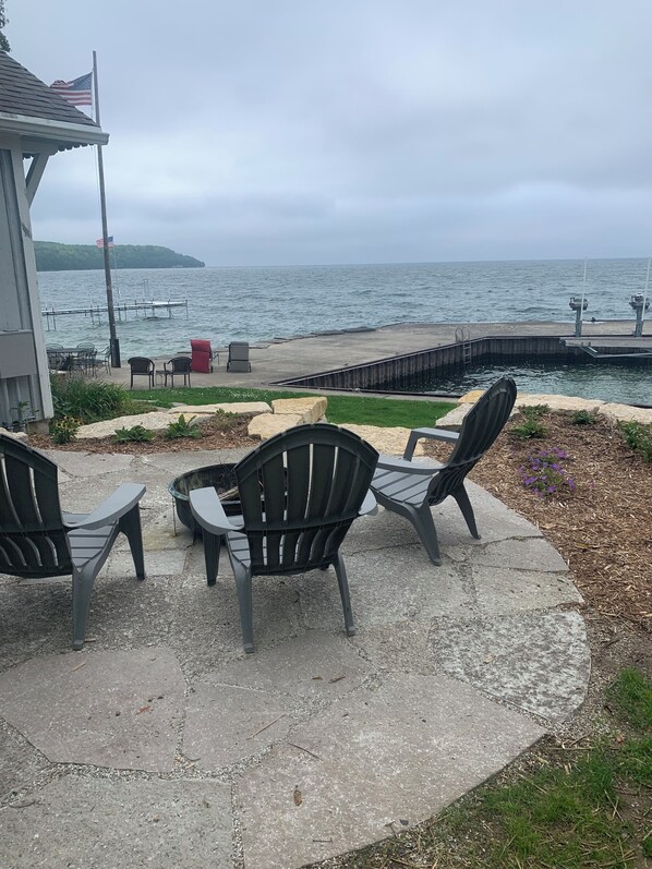 Upper pation with fire pit looking out over door Bluff