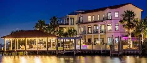 Stunning Property that is beautifully lit in the evenings!