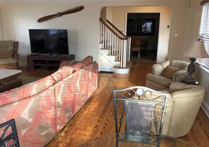 Living Room (Main Floor) - Picture 3 of 4