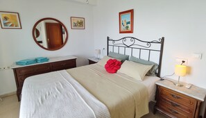Main bedroom with sea view
