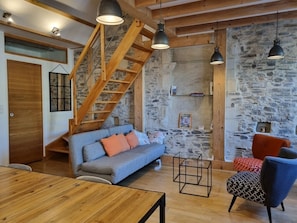 Living room with 2-person sofa bed