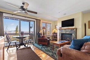 View of Living Room from Entryway - Beautiful Views