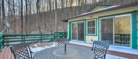 Franklin Vacation Rental | 2BR | 1BA | 740 Sq Ft | 5 Steps Required to Enter