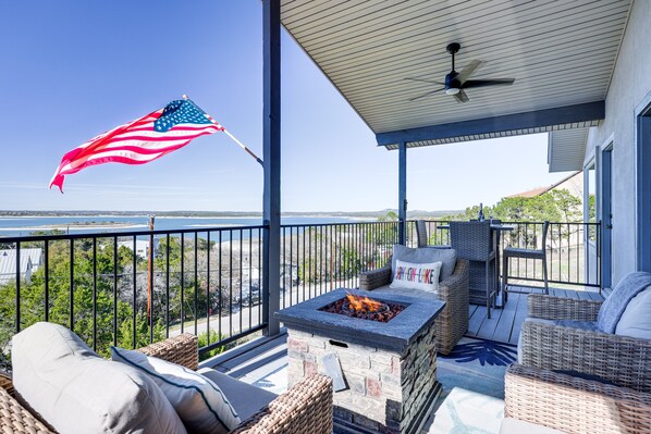 Canyon Lake Vacation Rental | 3BR | 2.5BA | 1,900 Sq Ft | Stairs Only Access