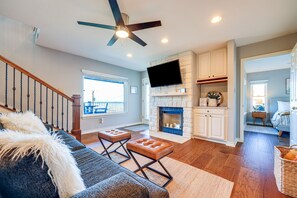 Lower-Level Living Room | Decorative Fireplace | TV | Lake View