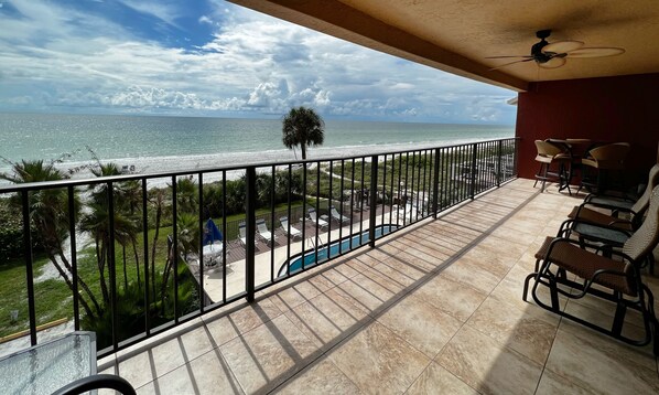 Enjoy the incredible views of Indian Shores Beach on the huge be - Enjoy the incredible views of Indian Shores Beach on the huge beachfront balcony! Perfect for relaxing, reading, enjoying morning coffee or a happy house drink, or spending time with your friends and family.