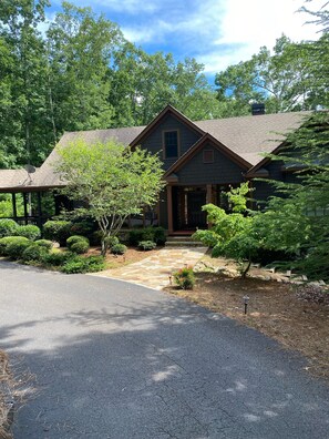 Private driveway, plenty of parking for 5+ vehicles.