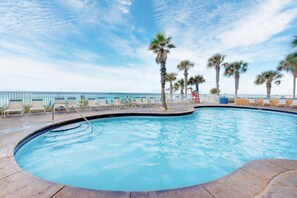 Gorgeous beachside pool