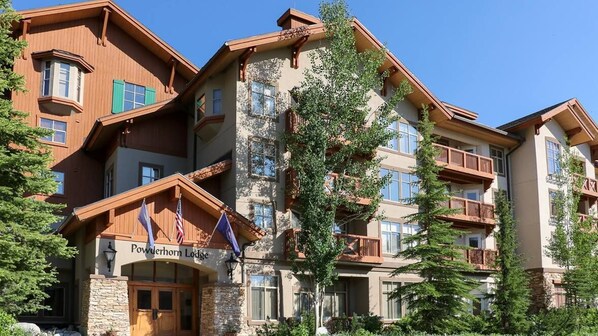 Powderhorn Lodge in Summer