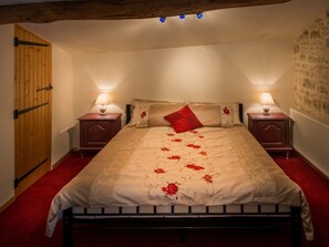 Mezzanine bedroom, with ensuite bathroom, available for over 4 guests