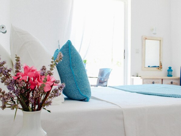 Family room with aloe vera mattress and pillows.