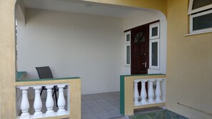 Apartment 2 entrance