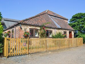 Exterior | Brook House Farm Cottage, Scamblesby, near Louth